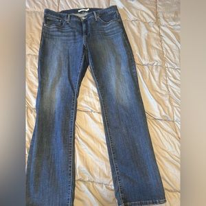 These are Levi 314 shaping straight jeans in a size 18 W